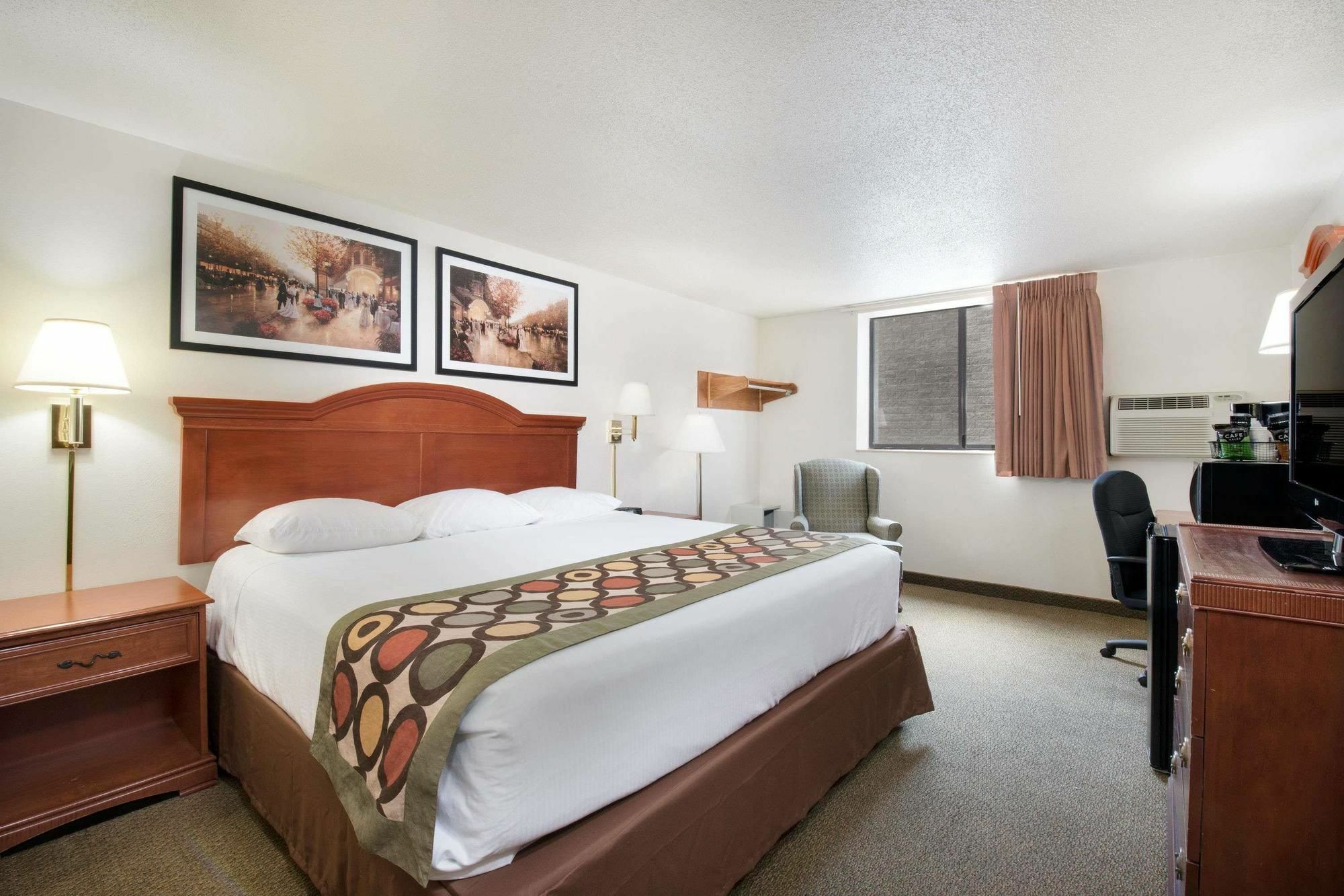 Serena Inn & Suites Of مدينة رابيد المظهر الخارجي الصورة